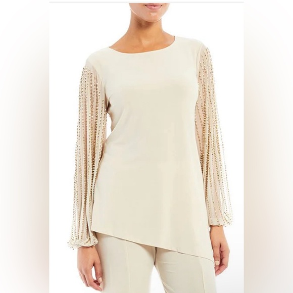 Marina
Beaded Long Sleeve Crew Neck 2-Piece Pant Set
$169.00 size 6 - Picture 3 of 3